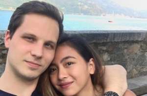 Ini Deretan Selebriti yang Harmonis dengan Pasangan Bule Mualafnya