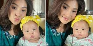 Ini Potret Kebersamaan Sarwendah Bareng Ponakannya yang Masih Bayi, Gemesin Banget!