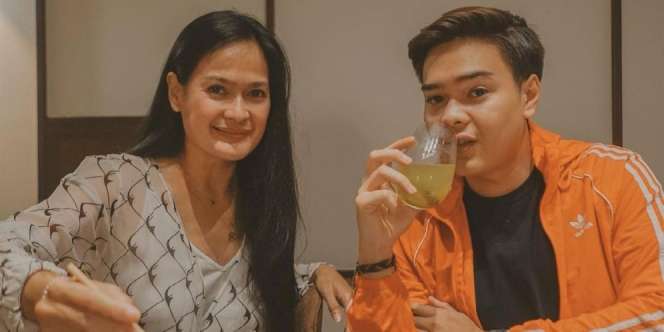 10 Potret Kebersamaan Donna Harun dan Jeje Soekarno, Ibu dan Anak Rasa Temen Nongkrong Nih