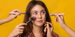 Tips Memilih Foundation Makeup, Biar Nggak Belang!