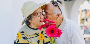 Dear Kakek Nenek, ini Lho Cara Terbaik untuk Mendapatkan Hubungan Romantis di Hari Tua