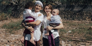 9 Momen Fandy Christian dan Dahlia Poland Pindah ke Bali, Jalani Upacara Ngeruak Bareng Warga