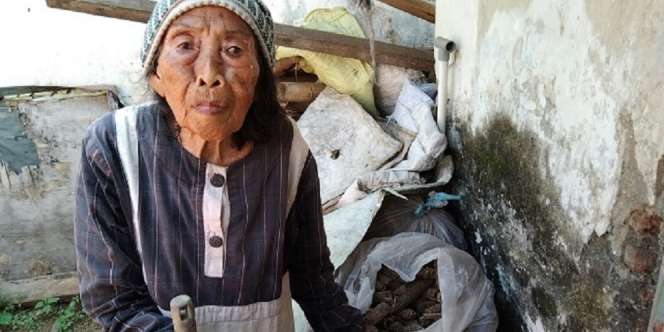 Sedih, Sebulan Mengumpulkan Rongsokan Tapi Nenek Ini Cuma Dibayar Rp15 Ribu