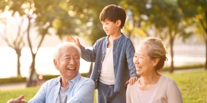 Tips untuk Kakek-Nenek yang Ingin Traveling bareng Cucu