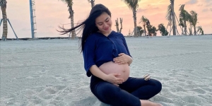 Felicya Angelista Bagikan Potret Main ke Pantai Sambil Pamer Baby Bumb, Aura Cantiknya Terpancar!