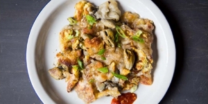 Kangen Kuliner Singapura? Yuk Cobain Resep Simpel Oyster Omelette Ala Chef Vindex Tengker