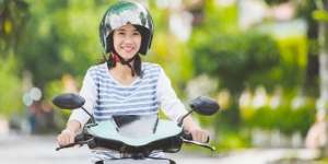 Ini Bahaya Naik Motor saat Hamil Trimester Pertama, Hati-hati ya Moms!