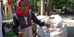 Nenek Pemulung Ini Hidup di Rumah Bocor, Sering Makan Nasi Basah Kena Air Hujan