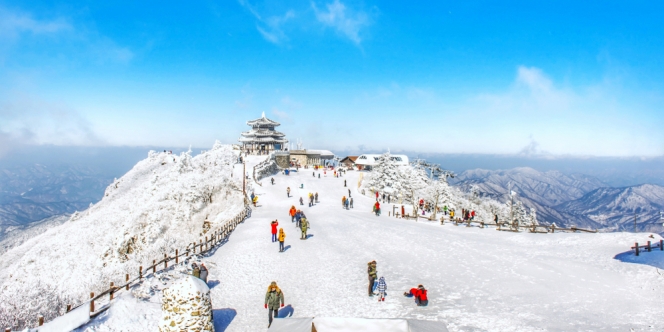 Musim Dingin yang Menyenangkan Bisa Kamu Habiskan di Ski Resort Korea