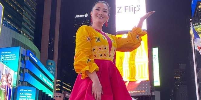 Potret Fitri Carlina Manggung di Times Square New York, Penyanyi Asia Ke-2 Setelah BTS?