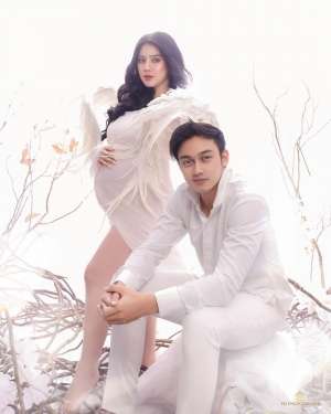 Ini Gaya Maternity Shoot Felicya Angelista dan Hito Caesar yang Elegan Banget!