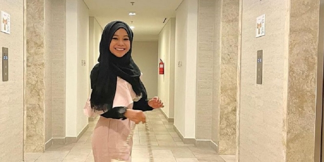 Potret Terbaru Cimoy Montok Lepas Hijab, Warganet Ramai-Ramai Beri Nasihat