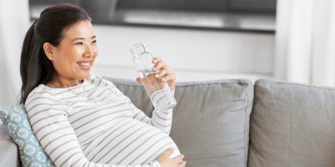 Agar Tetap Sehat dan Bugar, Ini Takaran Minum Air Putih Untuk Ibu Hamil