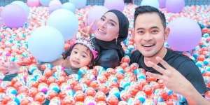 11 Potret Perayaan Ulang Tahun Ke-3 Amberly, Anak Juragan 99 yang Mandi Kinderjoy Satu Truk!
