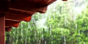 6 Cara Simpel Cegah Percikan Air Hujan Masuk ke dalam Rumah