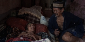 Kisah Pilu Sepasang Lansia, Hidup di Gubuk Reyot Hingga Makan Sebungkus Nasi untuk Seminggu