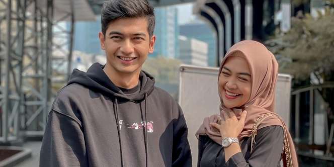 7 Potret Ria Ricis Kembaran Outfit dengan Teuku Ryan, Bikin Warganet Gemes