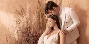 Ini Maternity Shoot Terbaru Erick Iskandar dan Vanessa Lima yang Glamour dengan Gaun Putih