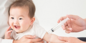 Muncul Gejala Demam Pasca Anak Imunisasi, Apa yang Harus Orangtua Lakukan? 