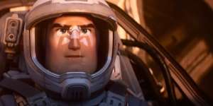 Trailer Film Lightyear Rilis, Chris Evans Jadi Pengisi Suara Buzz nih!