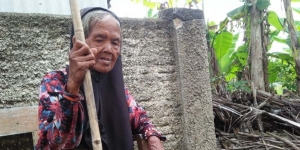 Hidup Sebatang Kara dan Tak Punya Apa-Apa, Nenek Karmi Sering Minum Air Mentah untuk Tahan Lapar