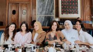 Tak Ada Nindy Ayunda, Ini 5 Potret Kebersamaan Geng Sosialita Olla Ramlan Penuh Kehangatan