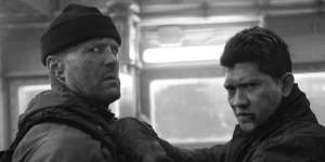 Jason Statham Bangga Beradu Akting dengan Iko Uwais di The Expendables 4