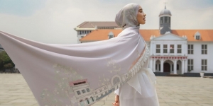 Romansa Batavia Scarf, Koleksi Eksklusif Terbaru KNW Brand Beri Sentuhan Indahnya Kota Tua Jakarta