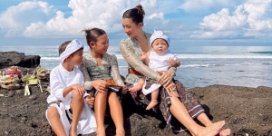 Tinggal di Bali, Ini Potret Jennifer Bachdim Rayakan Galungan Bareng Ketiga Anaknya