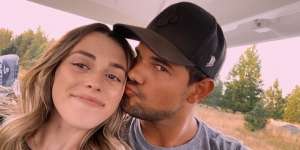 Bikin Baper, Taylor Lautner Akhirnya Lamar Sang Kekasih Taylor Dome