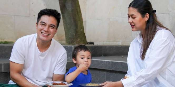 5 Potret Sederhana Keluarga Baim Wong Piknik di Halaman Rumah, Ekspresi Bahagia Kiano Curi Perhatian