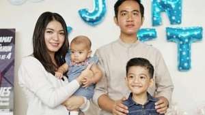 5 Momen perayaan Ulang Tahun La Lembah Adik Jan Ethes, Kuenya Super Elegan