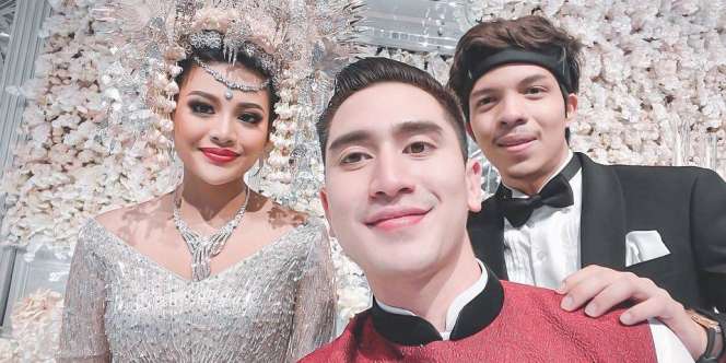 Tegar Banget, 10 Selebriti Ini Hadir di Acara Pernikahan Sang Mantan lho!