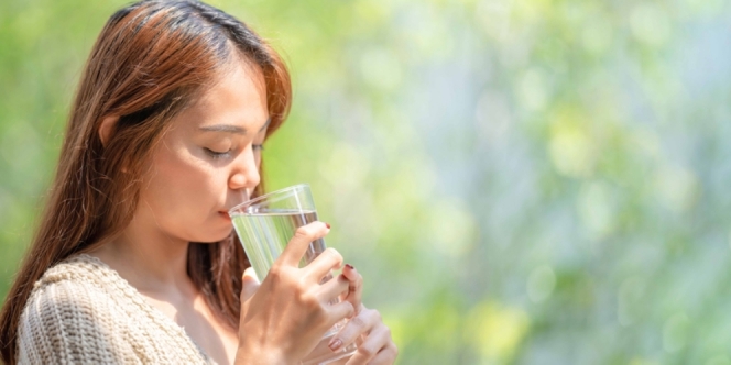 Terlalu Banyak Minum Air Putih Ternyata Malah Berbahaya untuk Kesehatan lho!