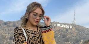 Ini Potret Ayu Ting Ting Berlibur ke Hollywood Sign, Gayanya Curi Perhatian