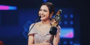 Menangkan New Artist Of The Year, Begini Gaya Mahalini Raharja di IMA 2021 yang Cantik dan Anggun