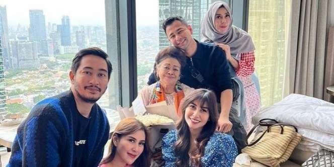 8 Potret Nenek Raffi Ahmad, Tetap Kece dan Fashionable di Umur 87 Tahun