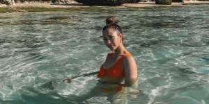 Suka Pamer Body Goals, Berikut 7 Potret Andrea Dian Tampil Memesona dengan Baju Renang