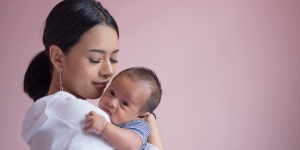 Catat Moms, Ini 3 Tips Membuat Bayi Sendawa Setelah Menyusui