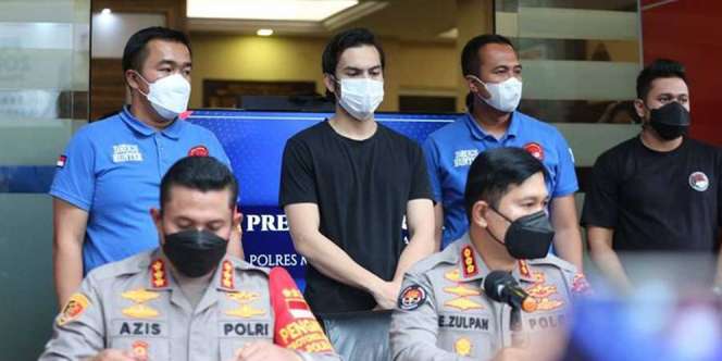 10 Potret Rizky Nazar Pasca Resmi Jadi Tersangka Kasus Narkoba, Tidak Pakai Baju Oranye Khas Tahanan
