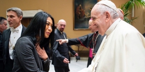 Anggun C Sasmi Bertemu Langsung dengan Paus Fransiskus, Ungkap Kekaguman yang Jadi Momen Tak Terlupakan
