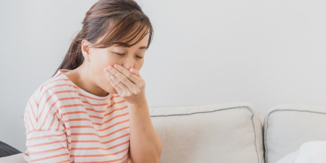 Mulut Terasa Pahit Saat Hamil? Ini Penyebab dan Cara Mengatasinya Moms!