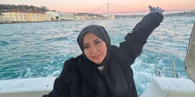 Pacaran dengan Zikri Daulay, Berikut 7 Potret Ayu Aulia Berhijab yang Makin Cantik