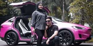 Belum Lahir, Ini 10 Potret Mobil Tesla Pink Ngejreng Kado untuk Baby A dari Atta Halilintar