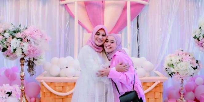 Potret Lesti Kejora Saat Hadir di Baby Shower Aurel Hermansyah, Sendiri Tanpa Rizky Billar dan Baby Leslar