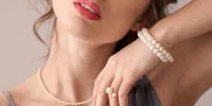 Tips Aman Gunakan Perhiasan, Tetap Cantik Meski Punya Kulit Sensitif