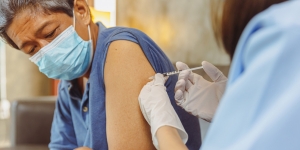 Dipersingkat, Kini Vaksin Booster untuk Lansia Bisa Dilakukan 3 Bulan setelah Dosis Dua