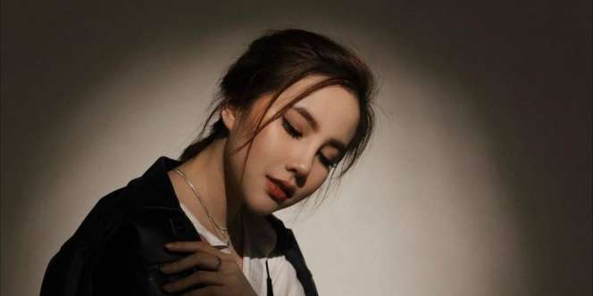 Lirik Lagu Takdir Beda - Agatha Chelsea