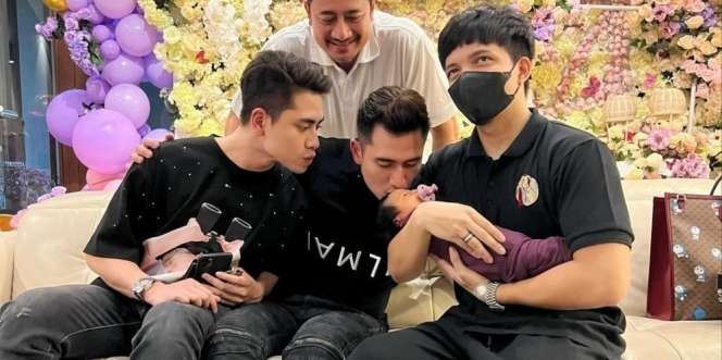 9 Potret Athalla dan Verrell Bramasta Jenguk Baby Ameena, Uncle Ganteng Udah Siap Jadi Papa Muda Nih?