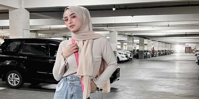 10 Gaya Istri Doni Salmanan dengan Berbagai Barang Branded, Outfitnya Gak Kaleng-Kaleng! 